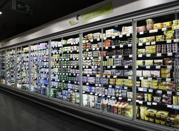 Bezramowe drzwi chłodnicze marki SCHOTT zwiększają obroty w handlu spożywczym