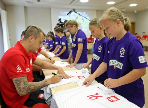 Reprezentacja Polski spotkała się ze zwycięzcami Turnieju „Z Podwórka na Stadion o Puchar Tymbarku”