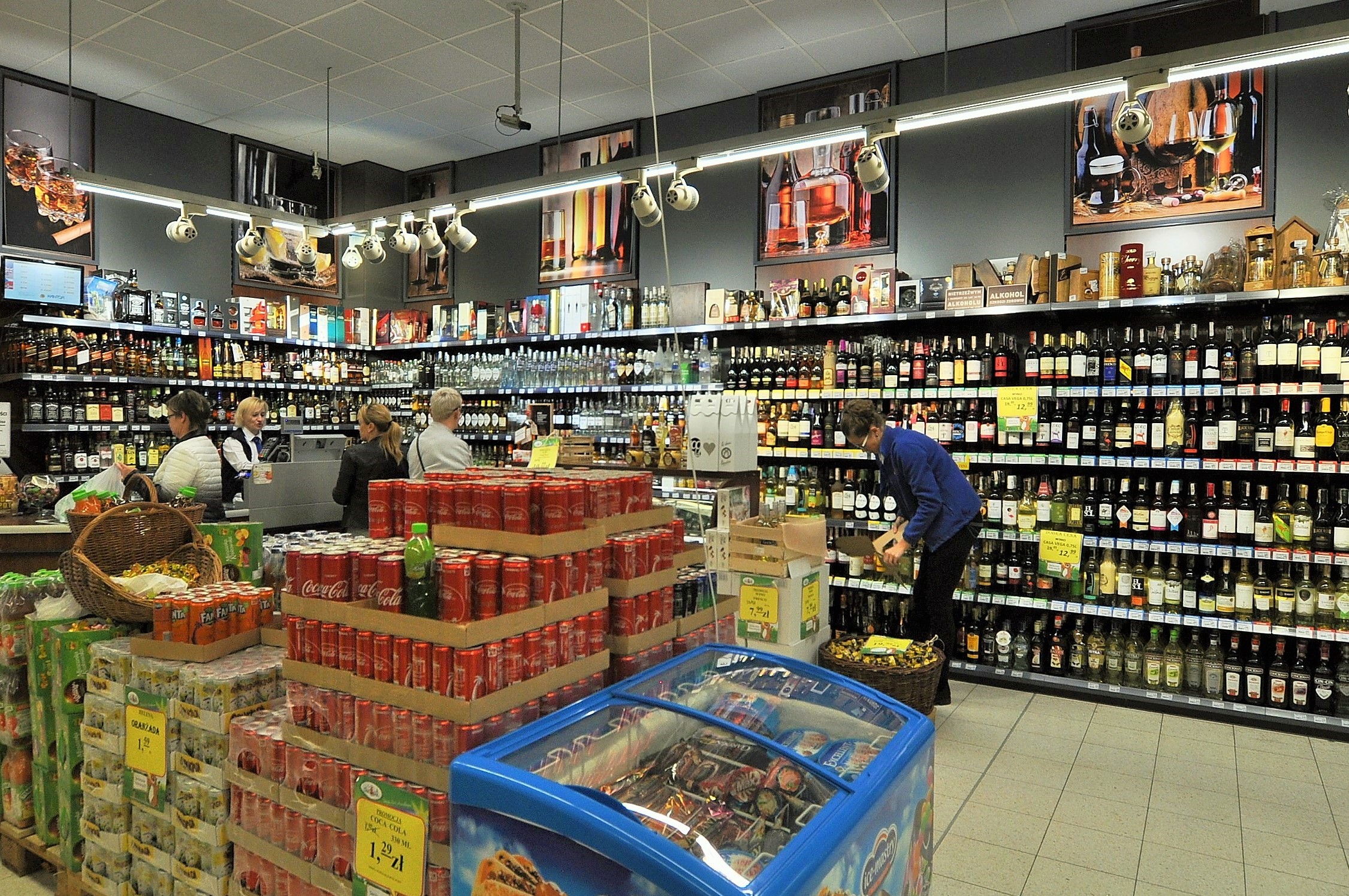 Sejm za poprawkami Senatu do ustawy o ograniczeniu sprzedaży alkoholu