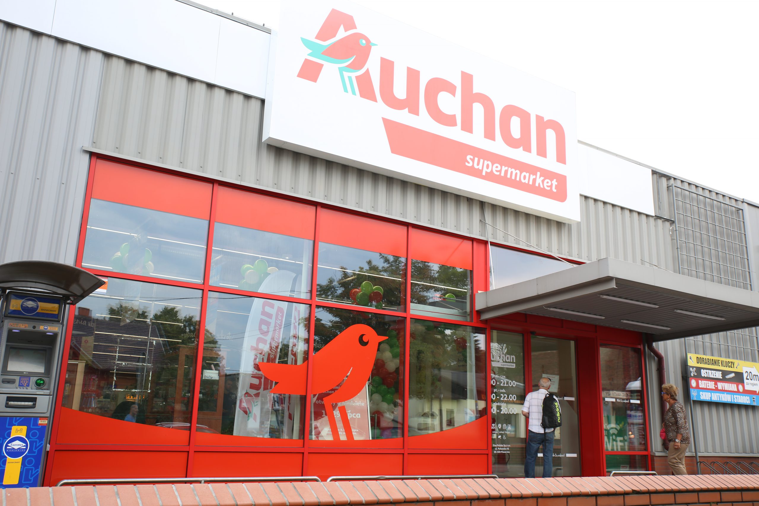 Kolejne zmiany szyldów sklepów Simply na Auchan