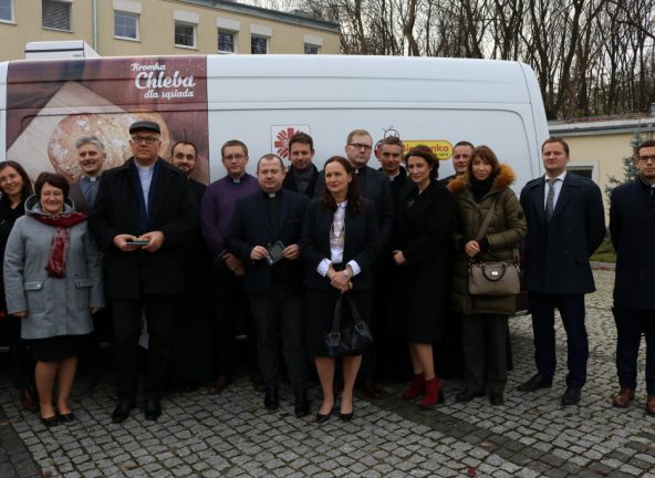 Samochody od Biedronki dla Caritas Polska