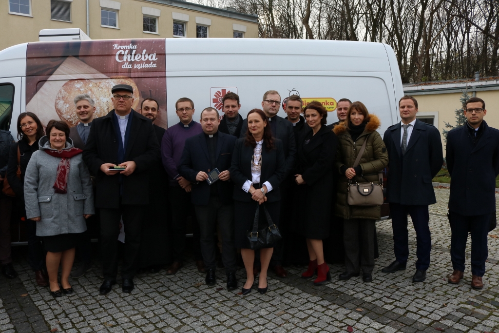 Samochody od Biedronki dla Caritas Polska