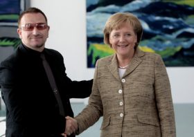 Bono trifft Angela