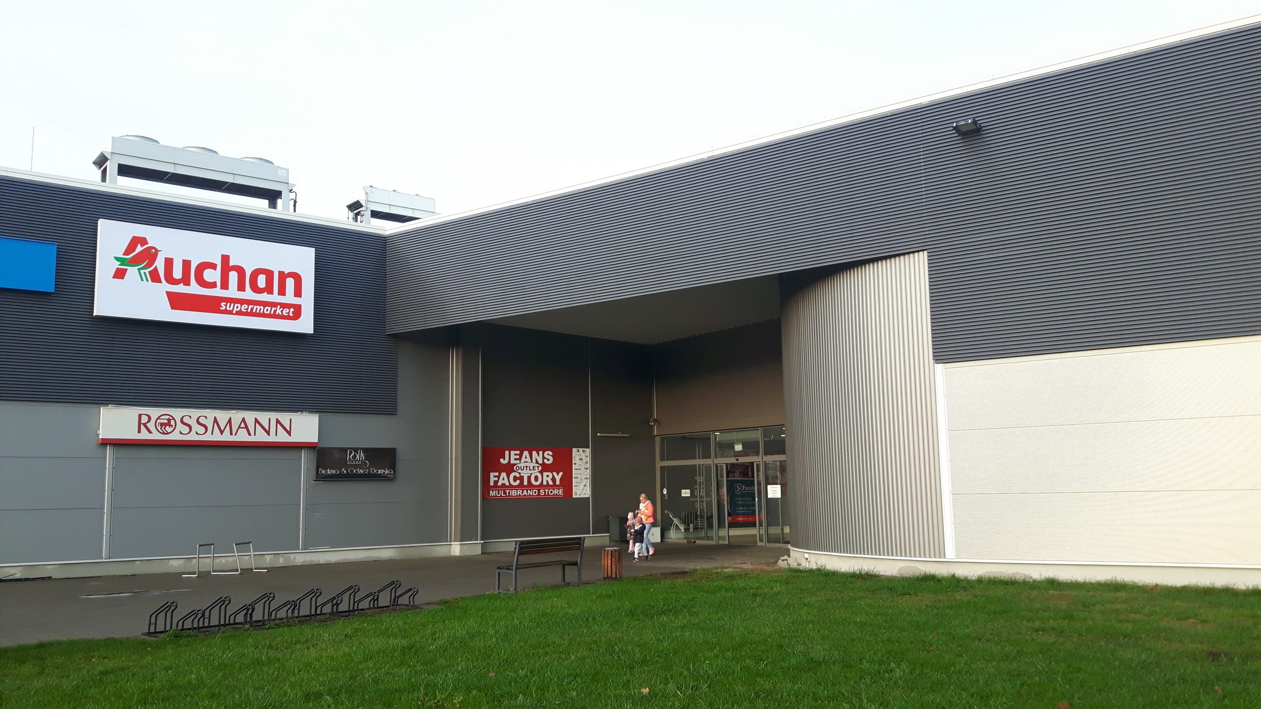 Dwa nowe otwarcia sklepów franczyzowych Auchan Supermarket
