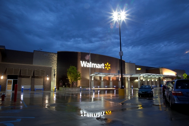 Walmart przeprowadza globalną transformację oświetlenia