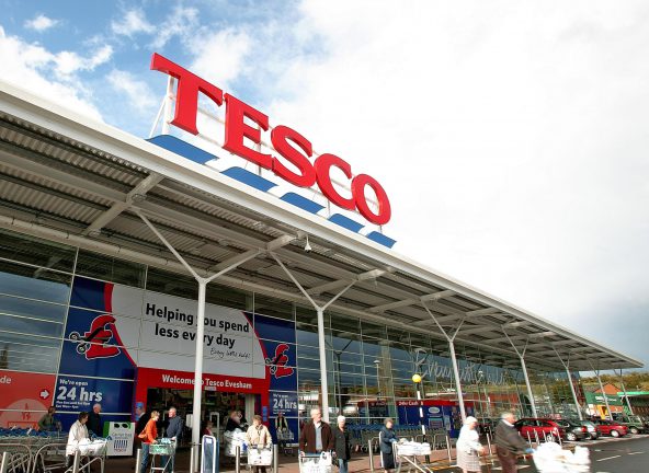 Tesco po raz trzeci w tym roku obniża prognozy