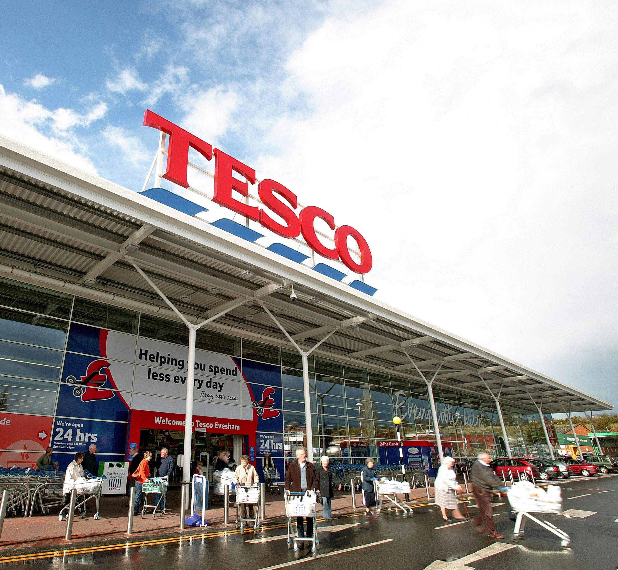 Tesco w Wielkiej Brytanii zamyka 43 supermarkety