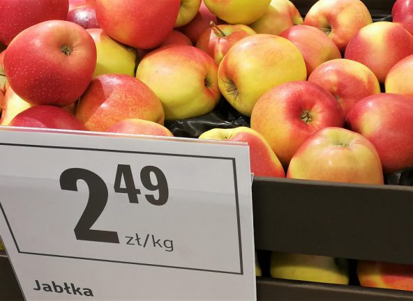 Sklepy rekordowo promują jabłka