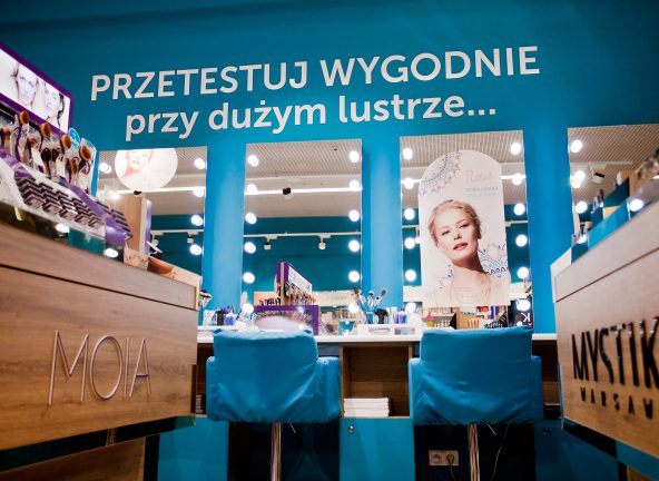 Kontigo poleca makijaż karnawałowy