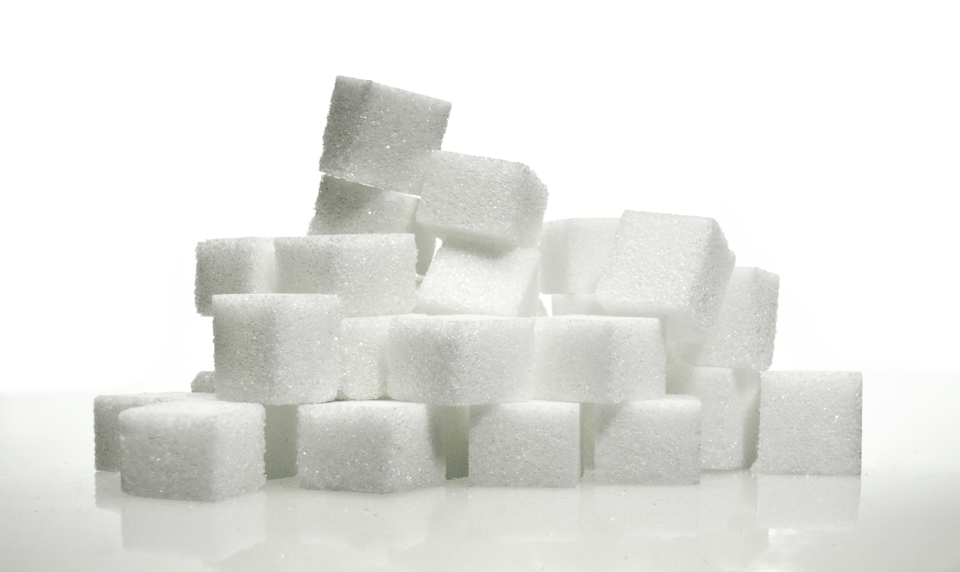 Słodzimy mniej, ale spożywamy więcej cukru