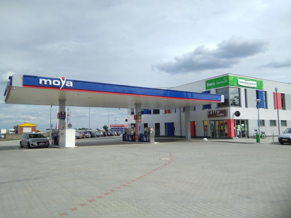 Kolejna stacja z logo Moya