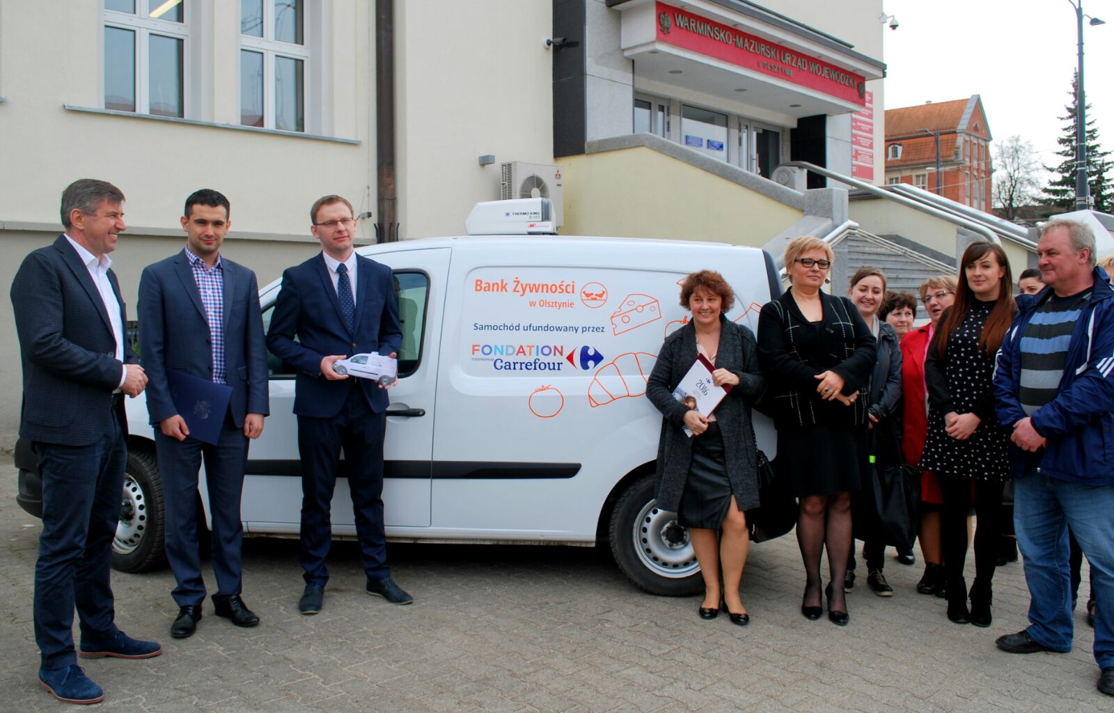 Carrefour przekazał ciężarówkę-chłodnię Bankowi Żywności w Olsztynie