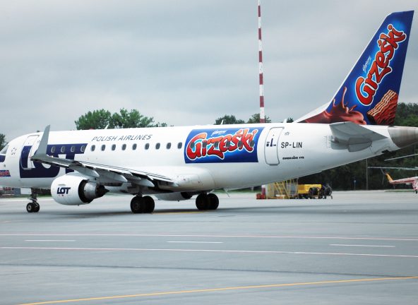 Odrzutowiec PLL LOT promuje markę „Grześki”