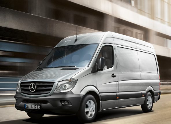 Sprzedaż samochodów dostawczych na plusie