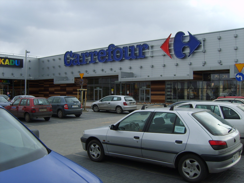 Carrefour Polska wzmacnia pozycje swoich centrów handlowych