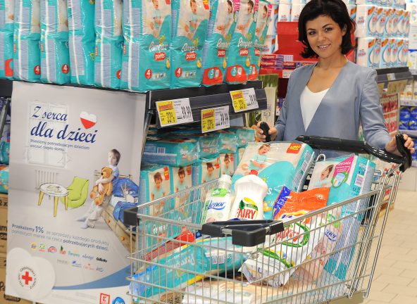 Katarzyna Cichopek pomaga dzieciom w potrzebie