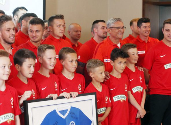 Dzieci pożegnają reprezentantów przed mundialem