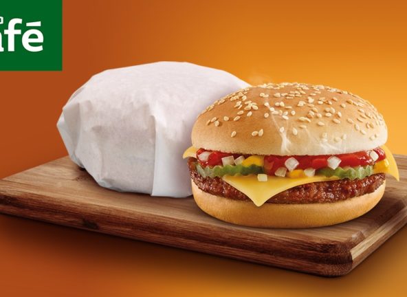 Ponad milion cheeseburgerów sprzedanych w miesiąc w Żabce