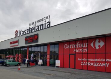 Supermarket Carrefour w Parku Handlowym Kasztelania w Chrzanowie
