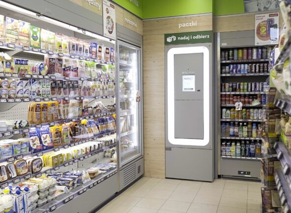 Żabka testuje automat do obsługi paczek