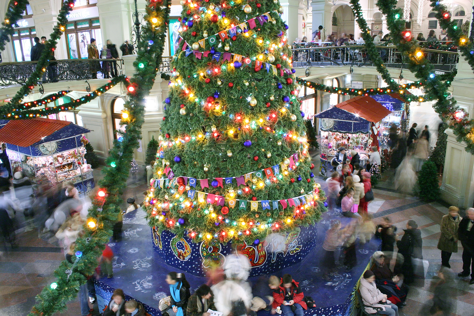 Polacy chcą robić zakupy świąteczne w sklepach stacjonarnych