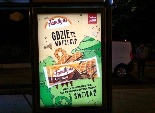 Familijne z nową komunikacją na outdoorze