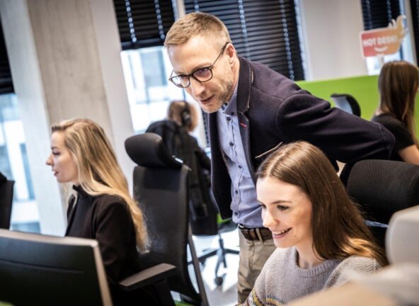 Żabka otwiera platformę z ofertami pracy dla uchodźców