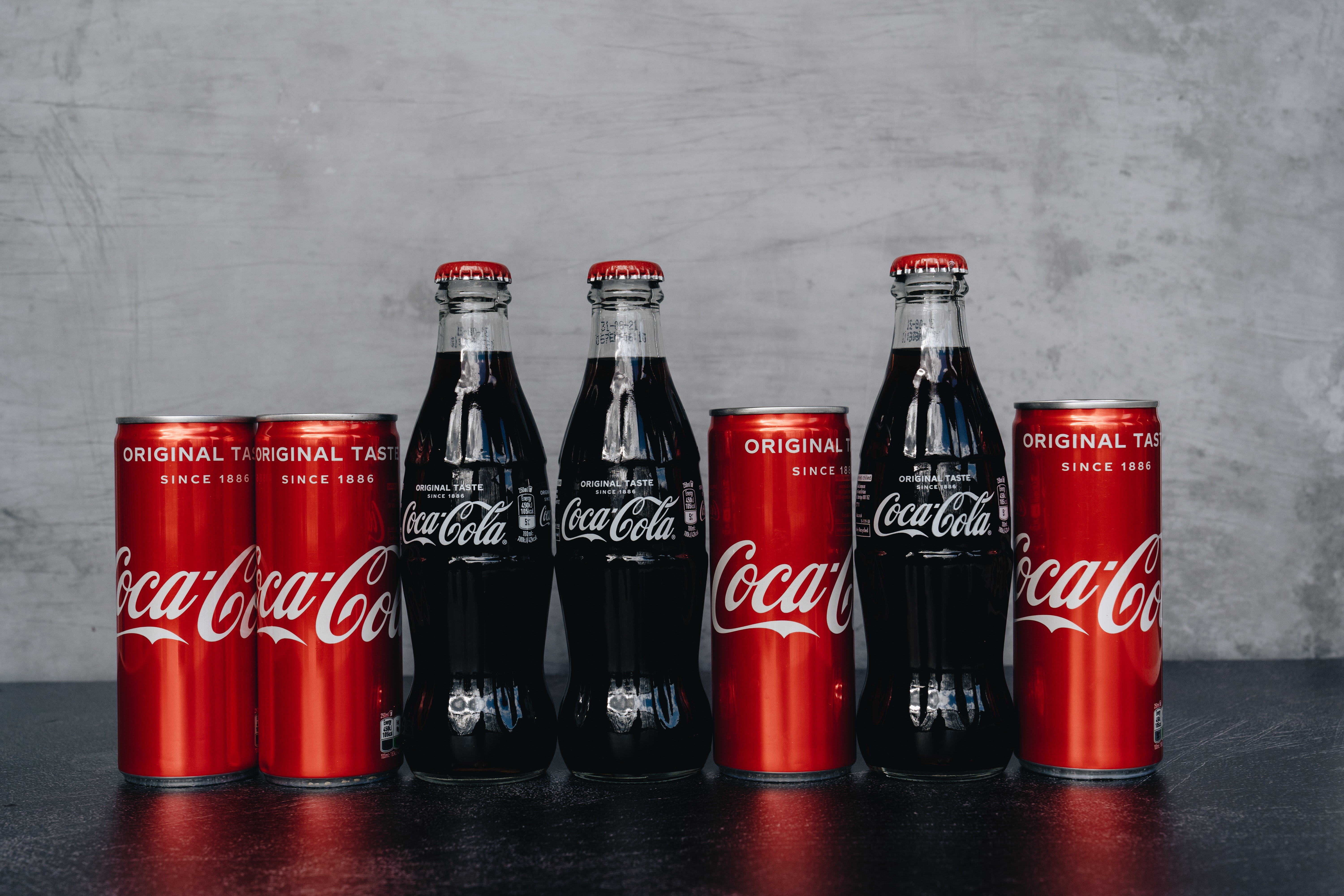 Coca-Cola zawiesza działalność, a Unilever wstrzymuje inwestycje i eksport do Rosji