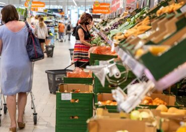 Eksperci o skutkach wojny: Trzeba hamować panikę wśród konsumentów