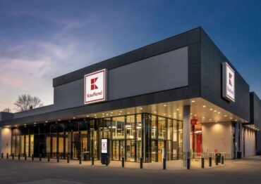 Kaufland redukuje ślad węglowy i przechodzi w 100% na zieloną energię