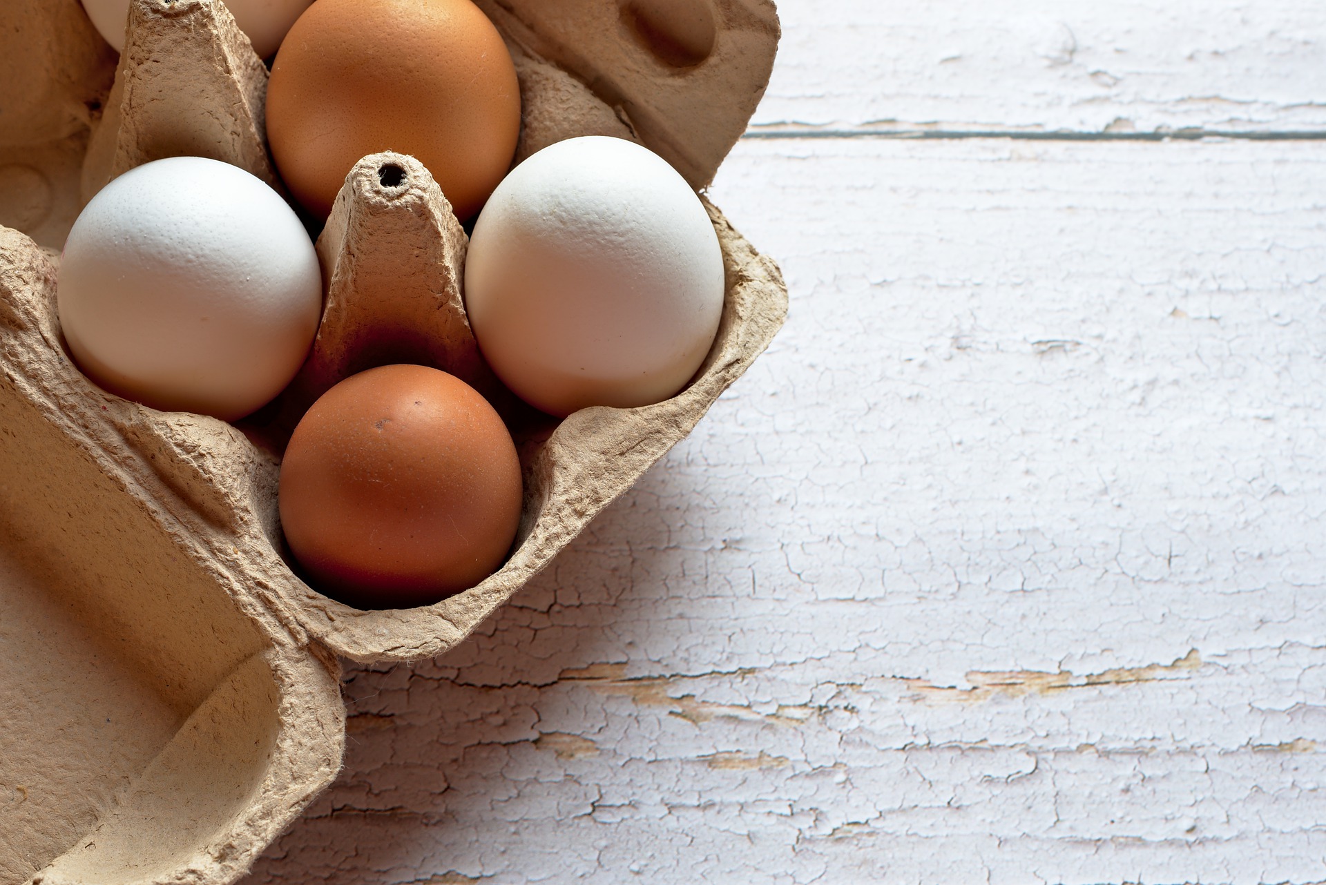 Kaufland nie sprzedaje już jaj pochodzących z chowu klatkowego
