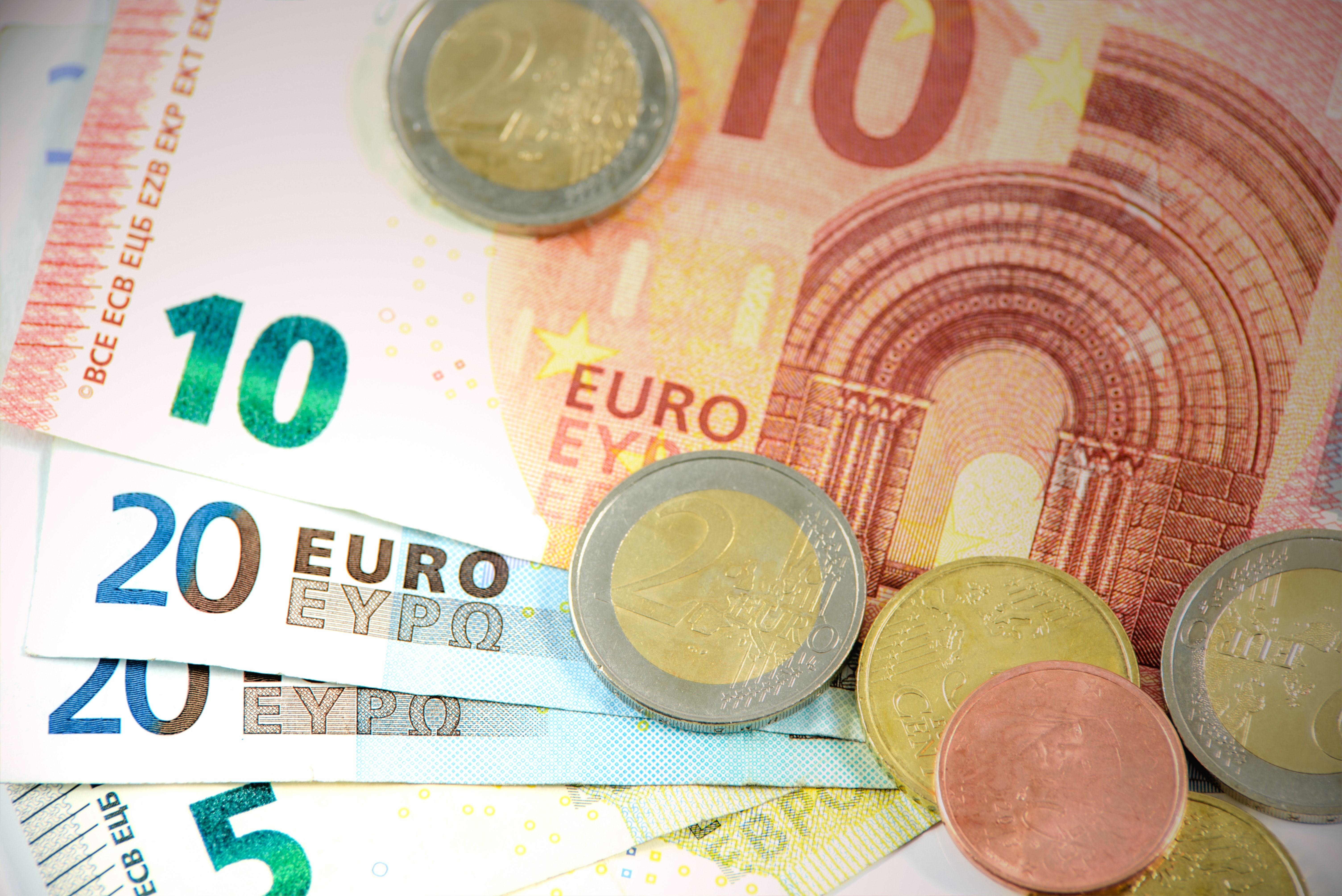 Łukasz Warzecha dla “Poradnika Handlowca”: Euro – stabilna przystań