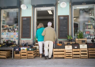 Nowy trend: e-sklepy otwierają punkty stacjonarne