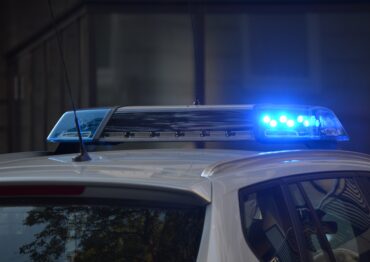 Kolizja drogowa pod Wrocławiem miała finał w lokalnym sklepie