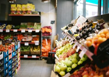 Stabilna sprzedaż i lepsze nastroje w lokalnych sklepach spożywczych