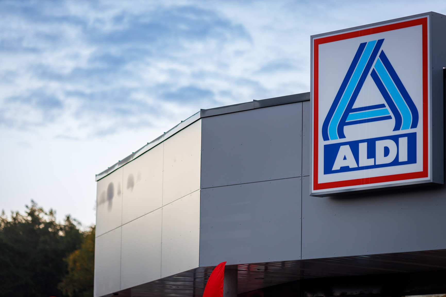 ALDI redukuje oświetlenie w sklepach i na parkingach