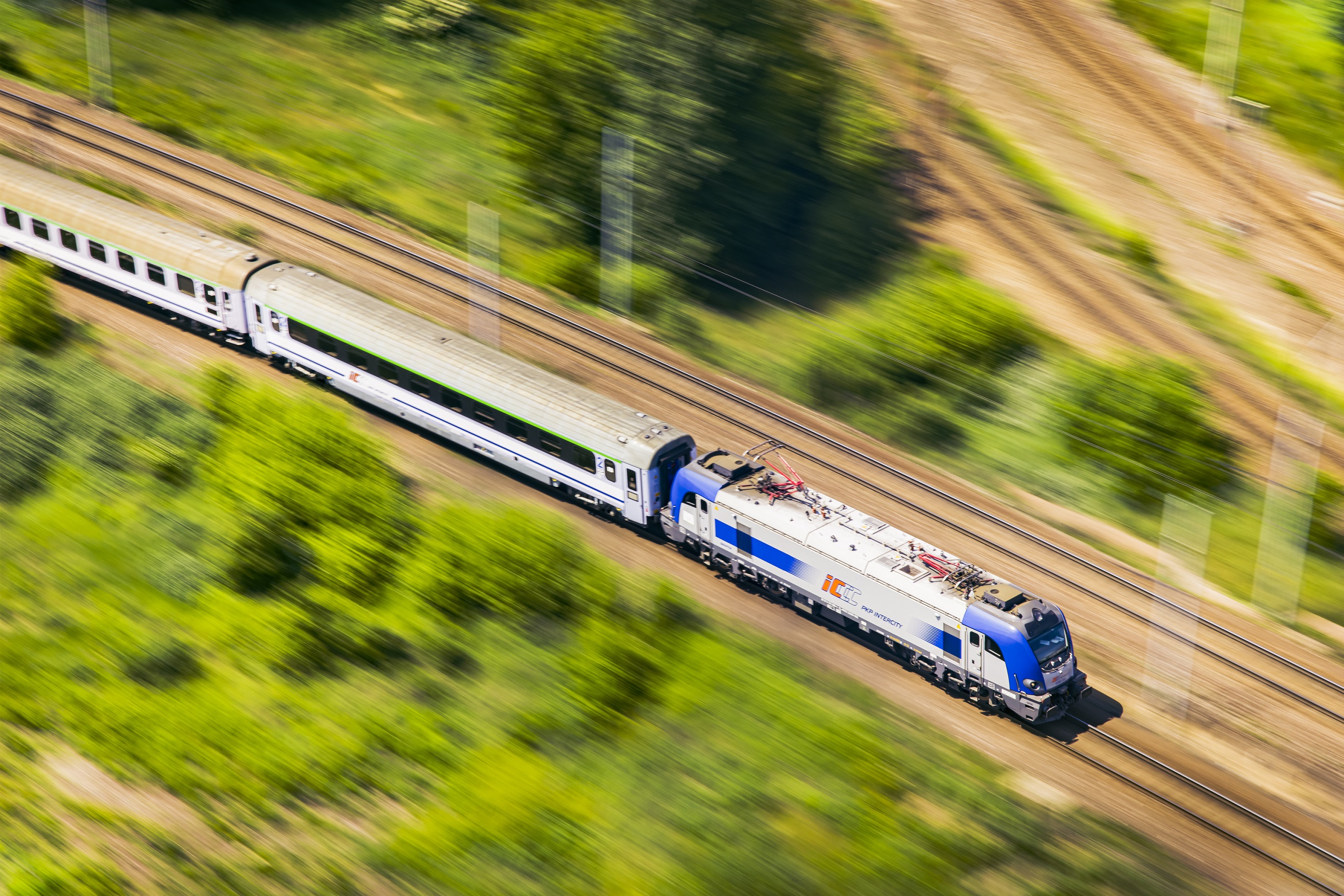 PKP Intercity zainteresowane usługą sprzedaży mobilnej artykułów spożywczych i napojów w pociągach