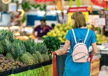 NielsenIQ: Polacy wydali w ciągu roku 251.1 mld zł na produkty spożywcze i chemię gospodarczą