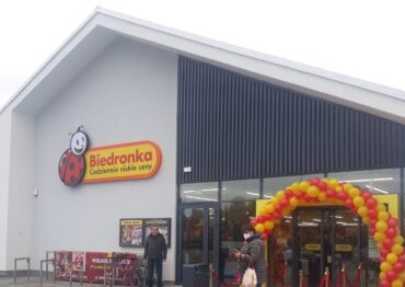 Biedronka przyspiesza rozwój. W marcu otworzyła 3 sklepy i zmodernizowała 21 placówek