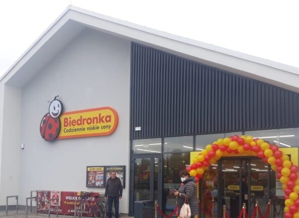 Biedronka przyspiesza rozwój. W marcu otworzyła 3 sklepy i zmodernizowała 21 placówek