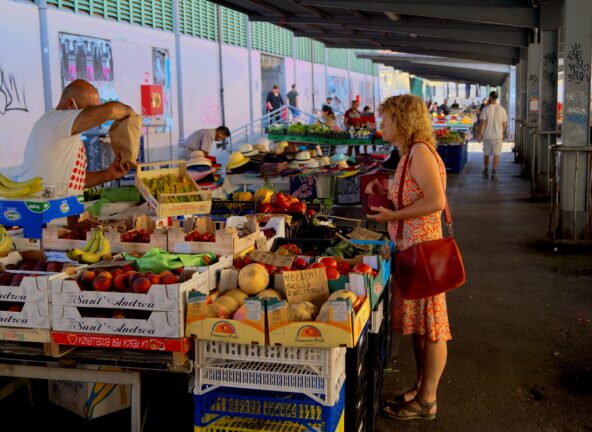 Ile kosztują warzywa i owoce na szczecińskich targowiskach? Czy Polacy zaczęli oszczędzać?