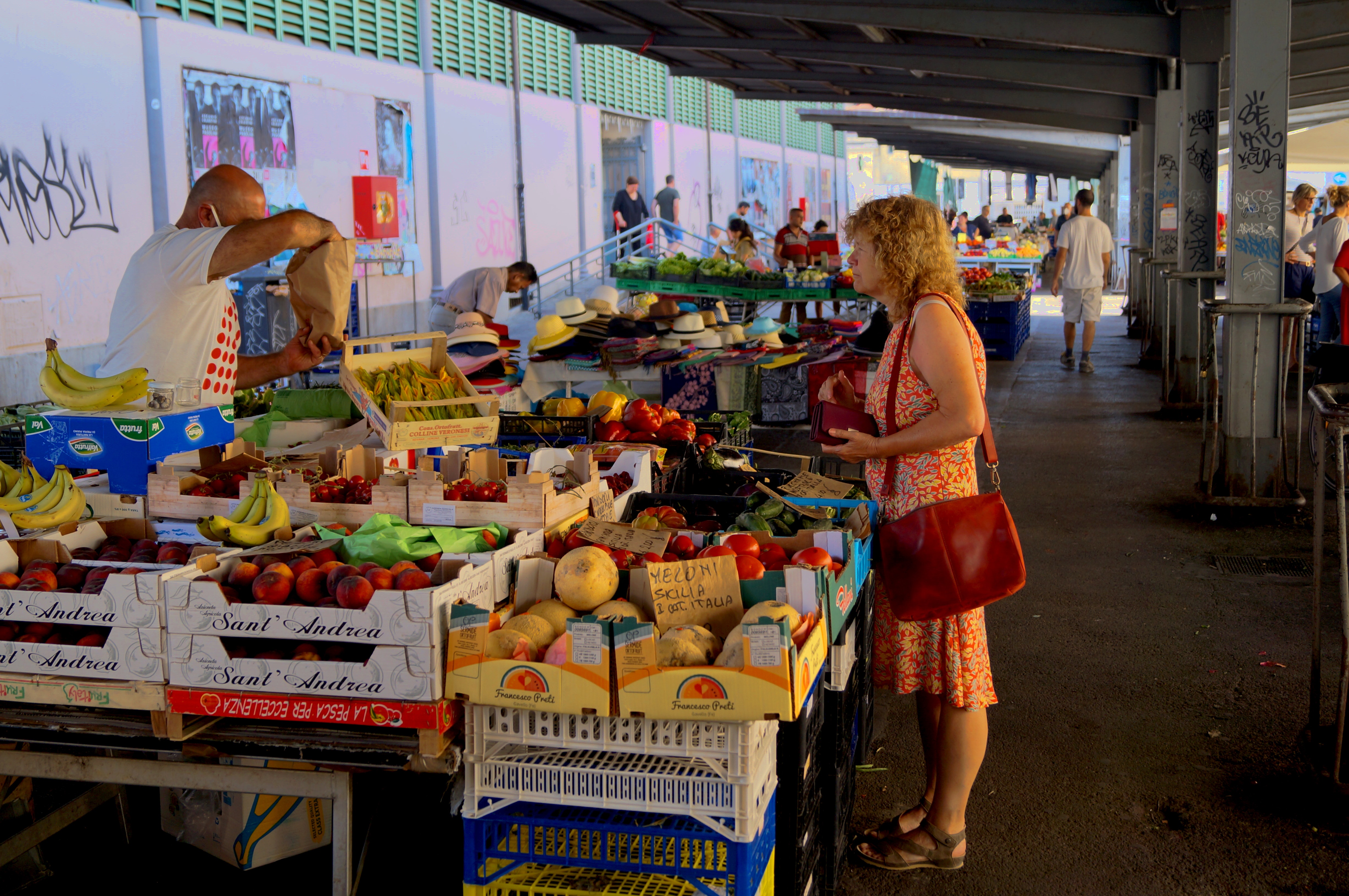 Ile kosztują warzywa i owoce na szczecińskich targowiskach? Czy Polacy zaczęli oszczędzać?
