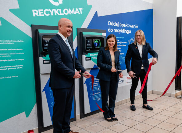 Projekt Auchan, Remondis i Tetra Pak udowadnia, że opakowania kartonowe mogą być przyjmowane w recyklomatach