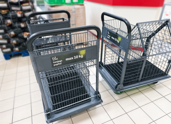 Auchan Polska jako pierwsza sieć w Polsce wprowadza wózki sklepowe dla psów