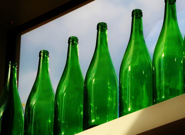 System kaucyjny obejmie szklane butelki wielorazowe dopiero w 2026 r.