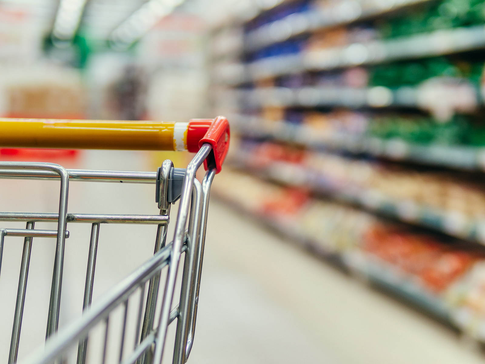 Jaka jest rzeczywista liczba sklepów z produktami szybkozbywalnymi w Polsce?