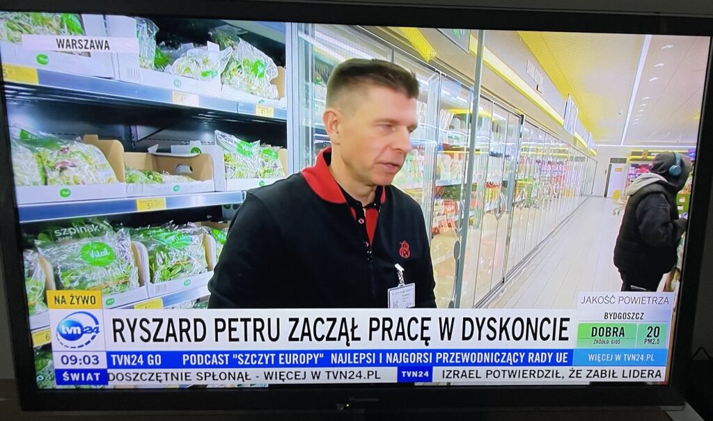 Ryszard Petru w roli pracownika Biedronki