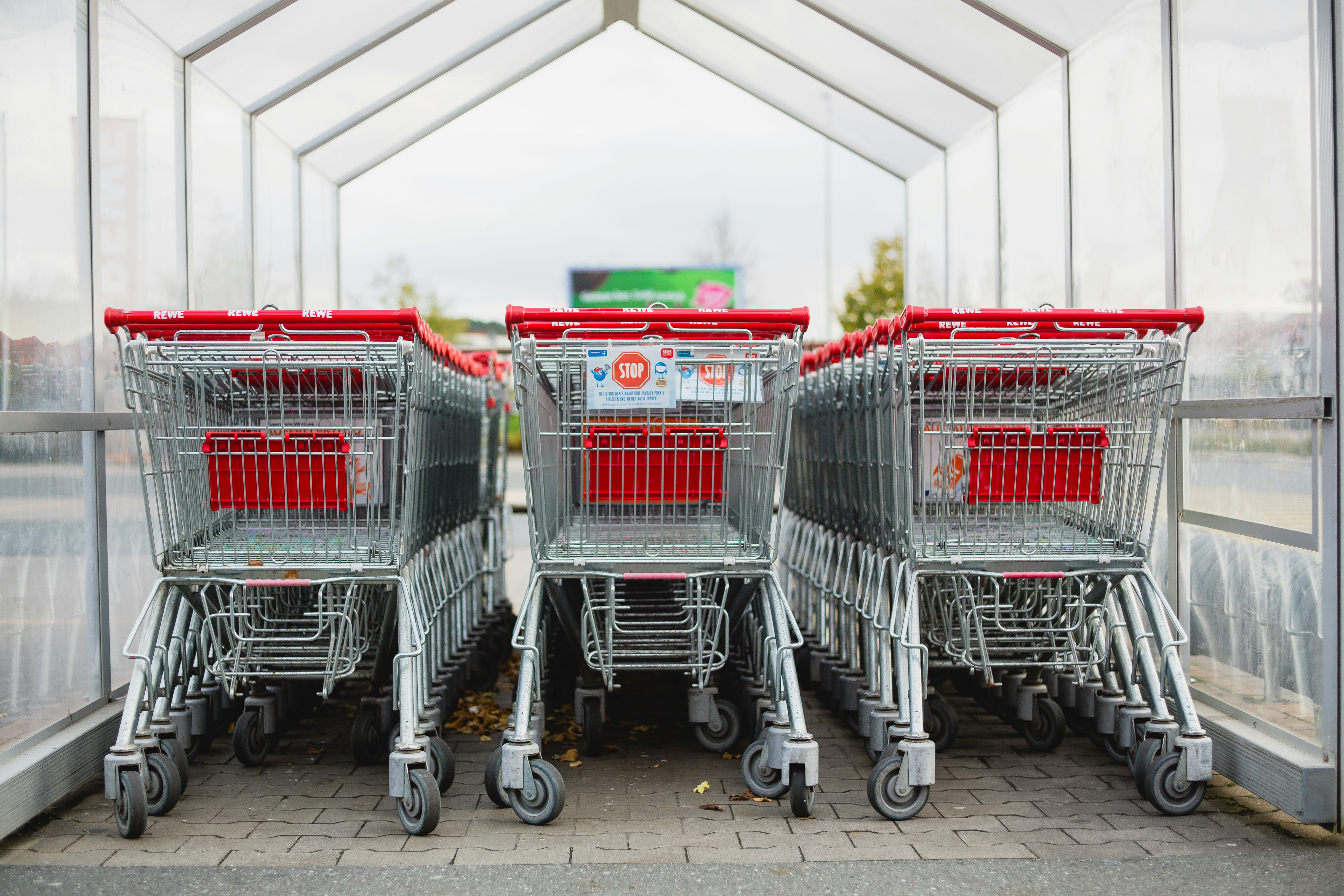 Liczba sklepów FMCG w 2024 r. Nowe dane Dun & Bradstreet – 90 599 sklepów spożywczych i z przewagą żywności