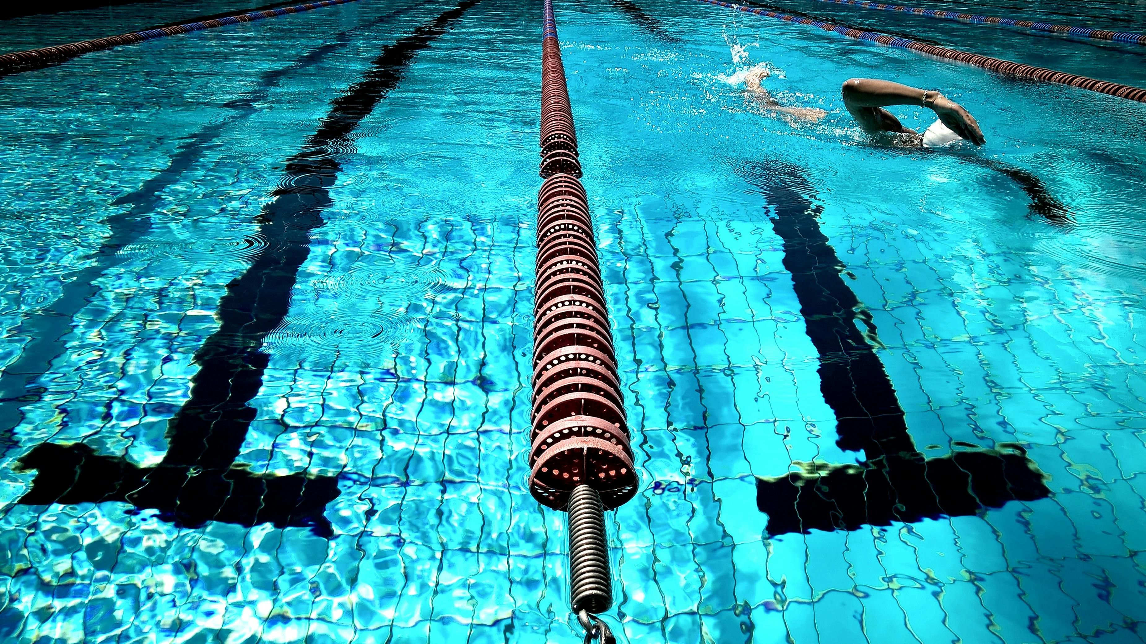 Sportowy weekend z “Poradnikiem Handlowca”: Pływanie dla kondycji i odprężenia