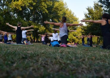 Sportowy weekend z „Poradnikiem Handlowca”: Joga w plenerze
